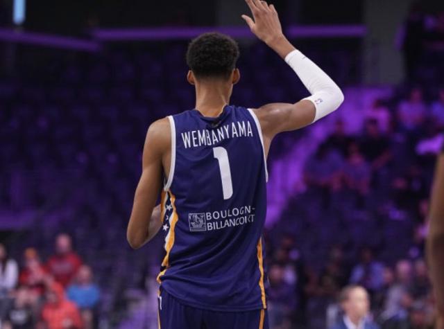 九游娱乐平台-37分7三分5封盖 文班亚马美国首秀引爆社交媒体